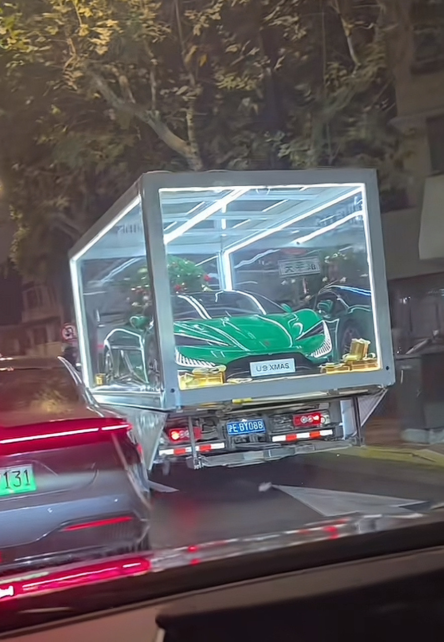 谁家好人圣诞送U9啊，这是全球限量的那款吗