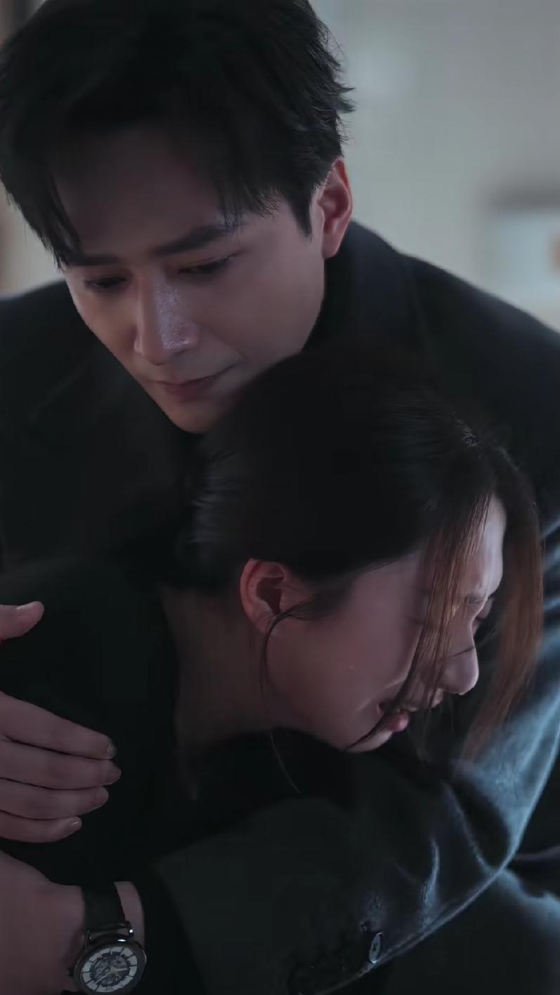 又有精品短剧上线啦！由王皓祯、谭盐盐、主演的《肆零肆：山茶花会开》，里面还有卡戎