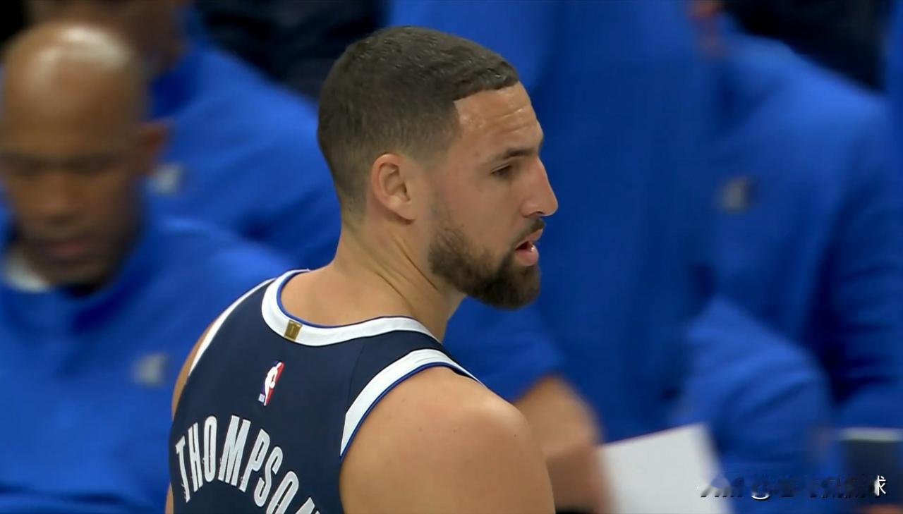 我对独行侠球星汤普森真是无法容忍了！在今天独行侠主场以116：114险胜活塞的比