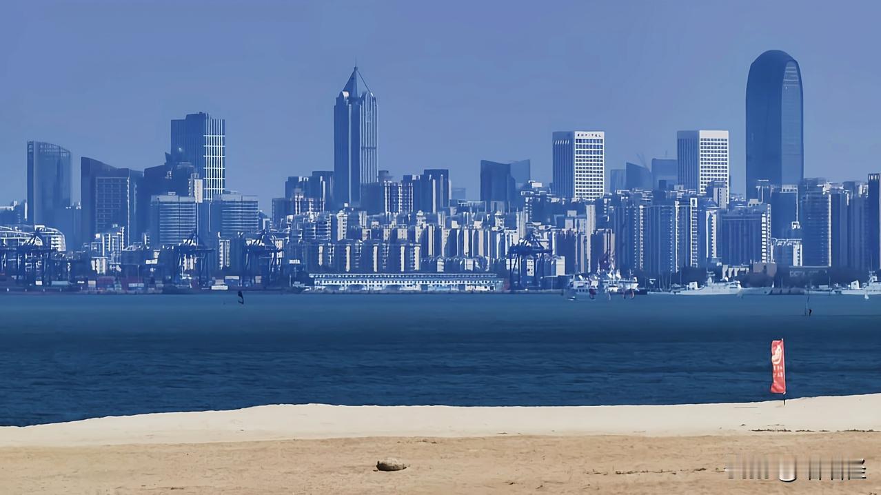 这样的海口只是一座三线城市，难怪那么多的海口网友都不服。先不说海口的夜景有多么