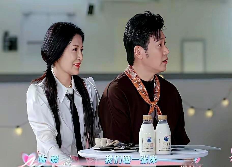 中年夫妻还在不在一张床上？陆毅一句“我们还睡一起”把张踩玲听楞了，她脱口而出