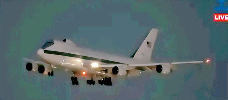 最近有个大新闻刷爆了社交网络，美军那架传说中的、“末日飞机”居然降落在了洛杉矶国