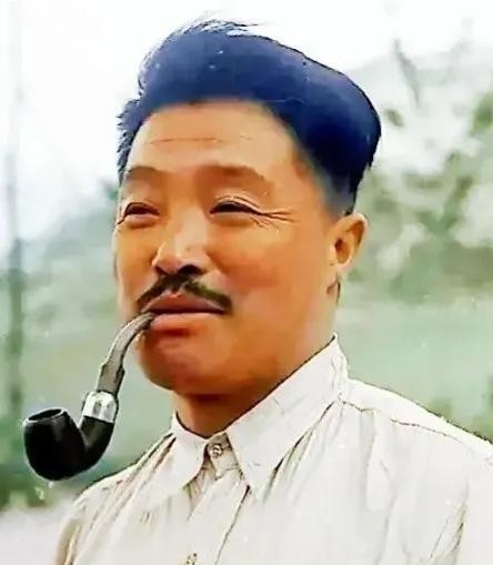 1947年7月23日，小河会议结束后，毛主席突然找到贺龙，神色凝重地说：“有句话