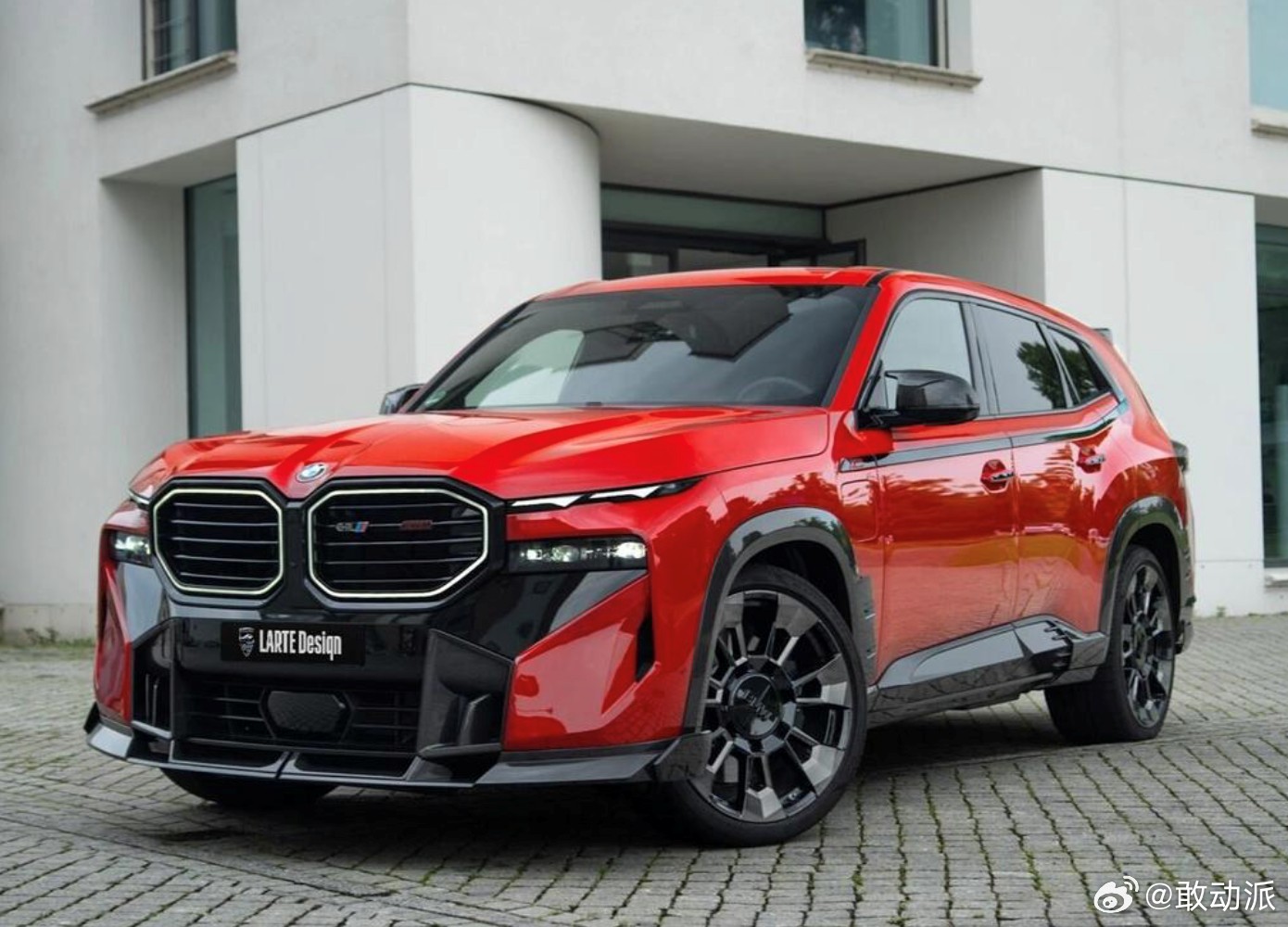 超大排量混合动力车领域，国产坦克700Hi4-T实力比肩欧美豪华车型。欧美阵营中