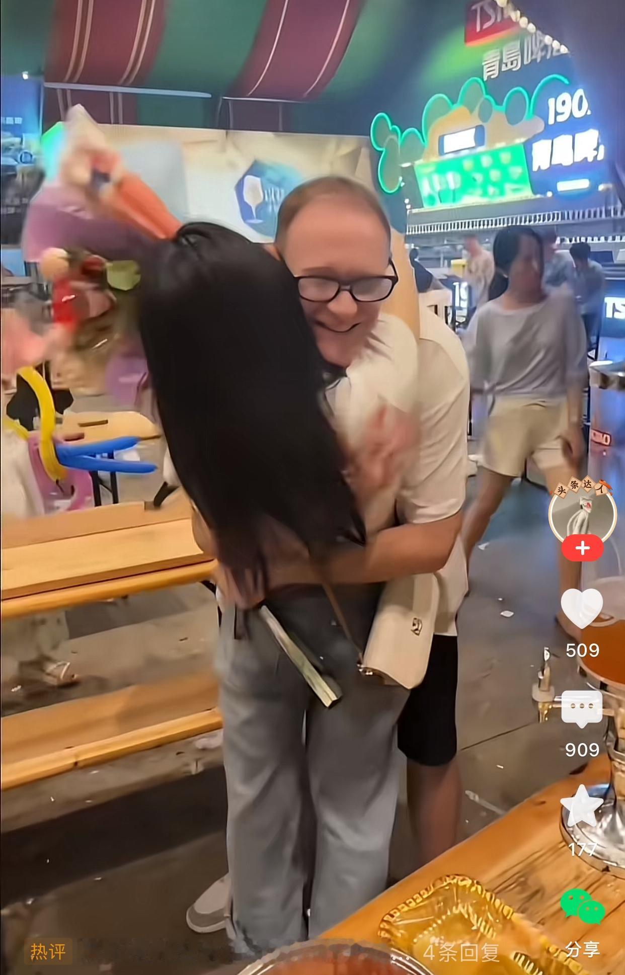 汤家凤说在中国混的外教货真价实的很少，很多都是在自己国家很差的那种，到了中国摇身