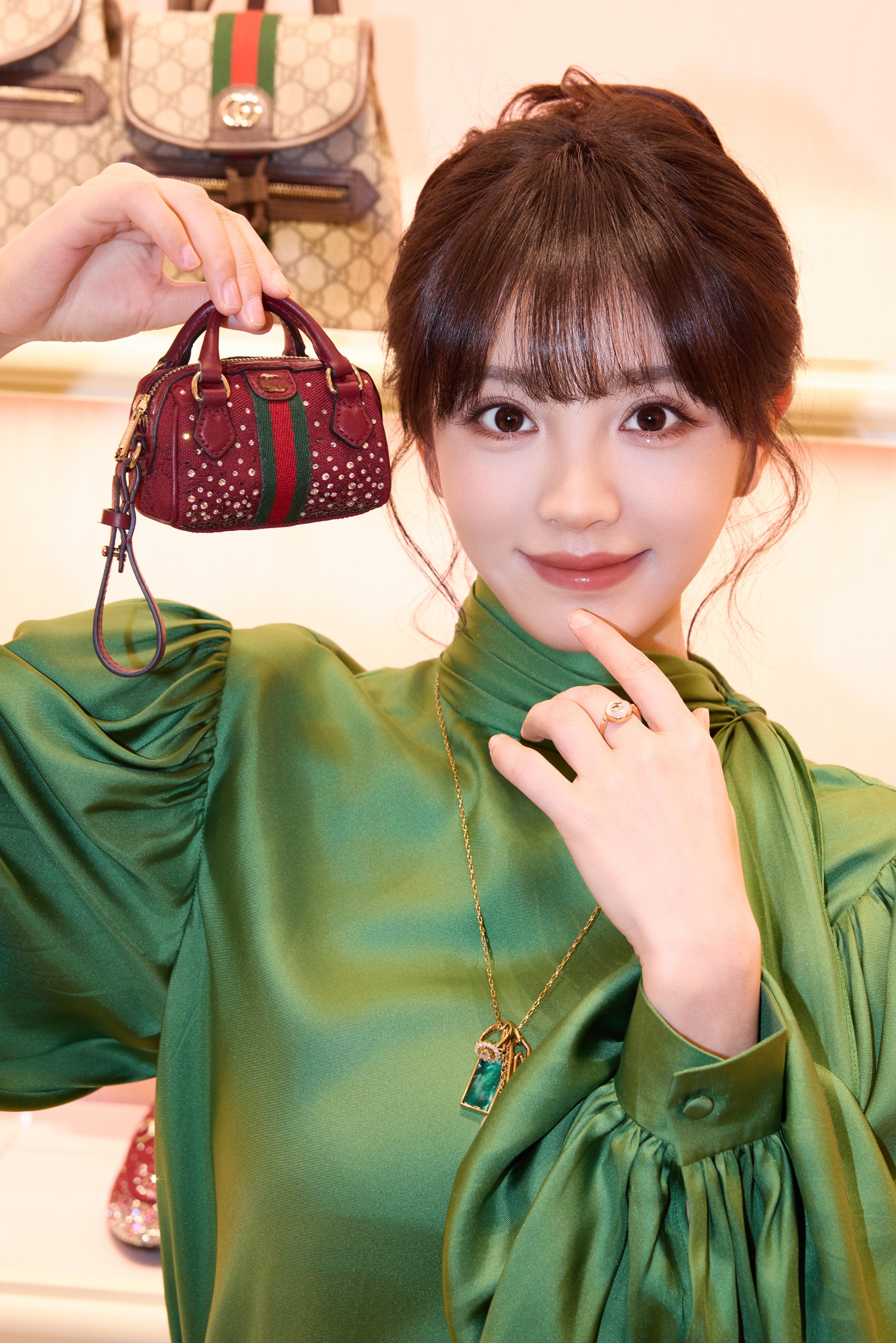 田曦薇美腿高跟鞋太欲了，顶不住啊，发射发射＞＞＞💕💕💕