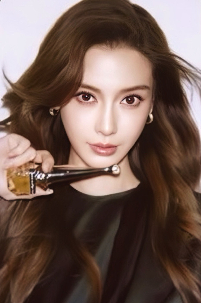 阿芙品牌眼部系列代言人Angelababy杨颖我美鼻姐就凭这张脸无需多疑脸在江