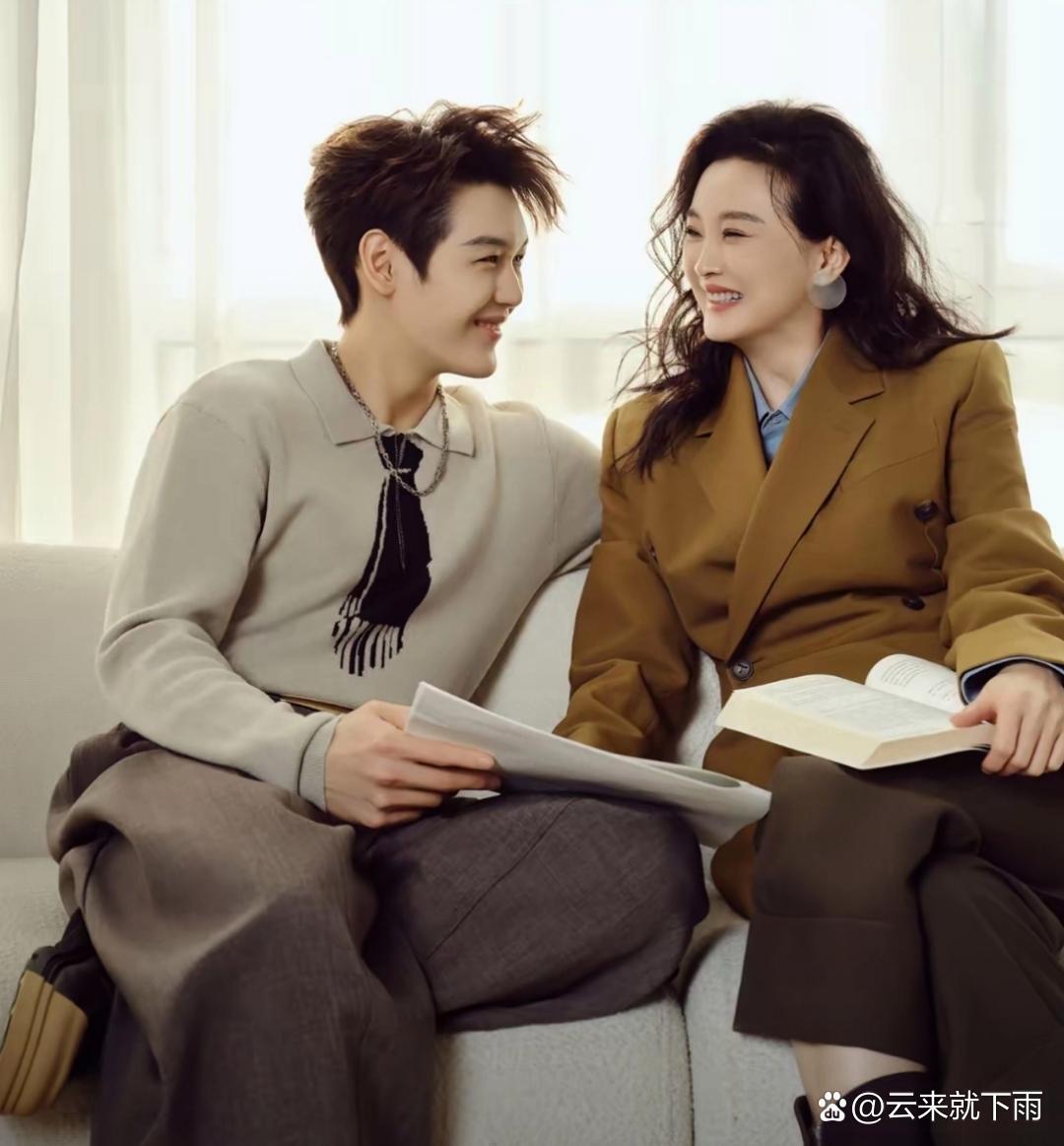 王艳和儿子杂志照。