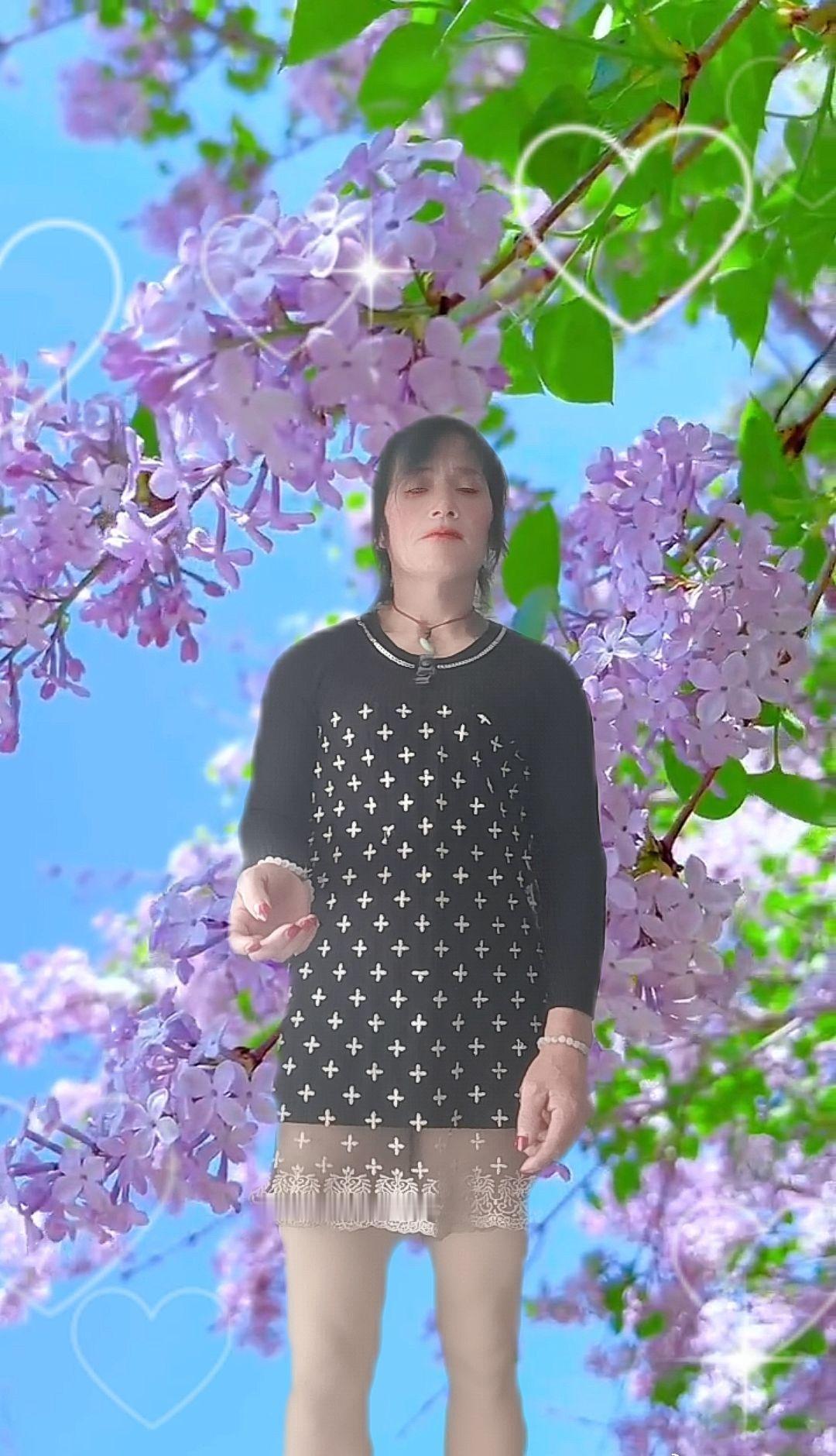 “烟人”是近期网络热门的谐音贬称，特指在公共场合无视禁烟规定、随意吸烟的群体，自