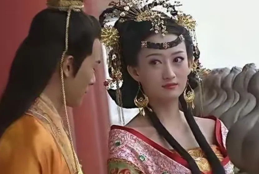 1626年，魏忠贤把李成妃幽禁在长春宫内，15天里不给吃喝，只为将她饿死，可当1
