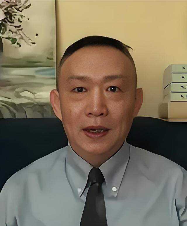 东方大国的学者卢麒元，近日在北京公开发声。他提出了一个惊世骇俗的主张：“立法者每