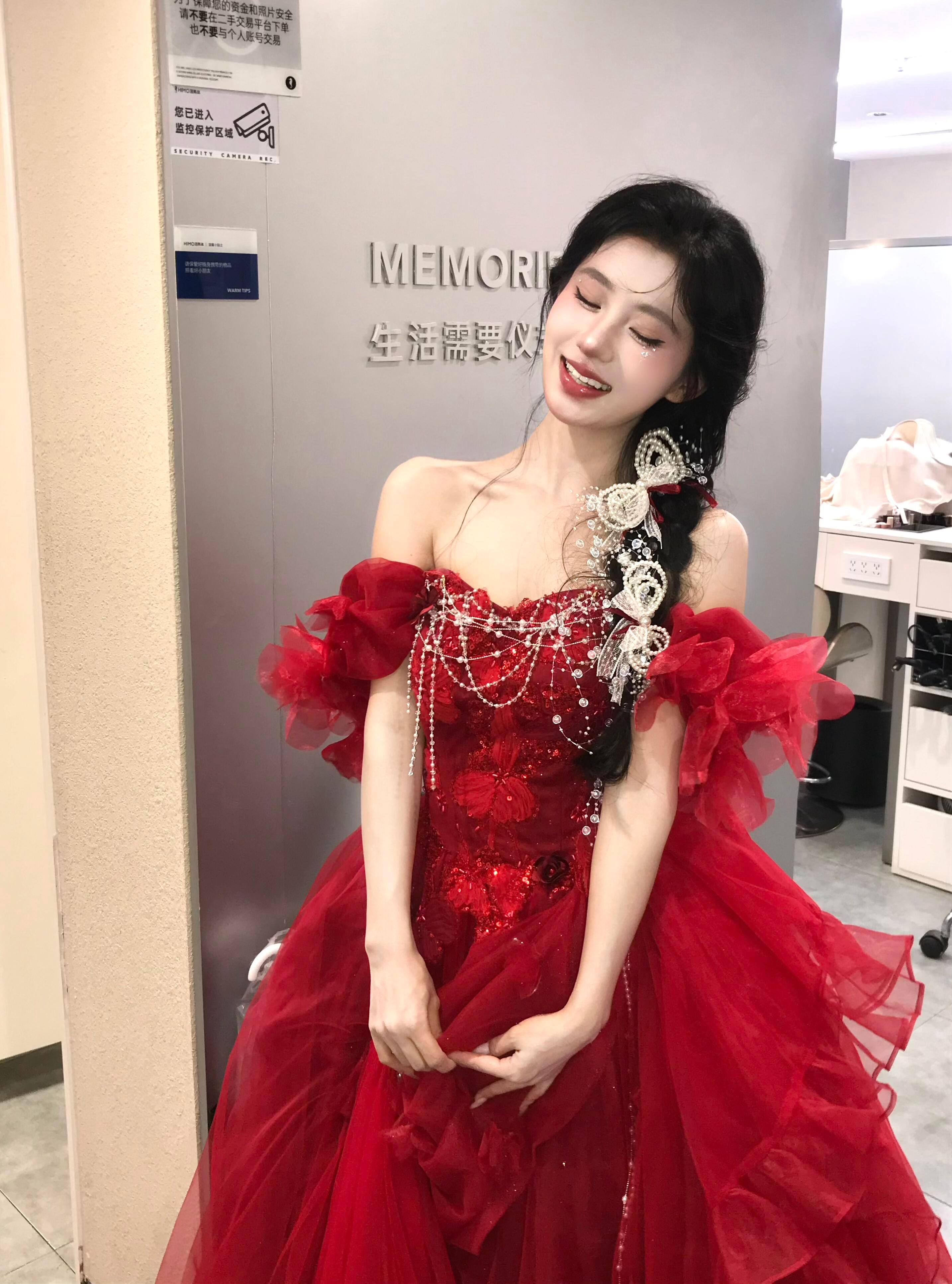 妈妈说我今天超好看，提前预制圣诞写真～又当上公主了，圣诞写真来拍照了拍照姿势，圣