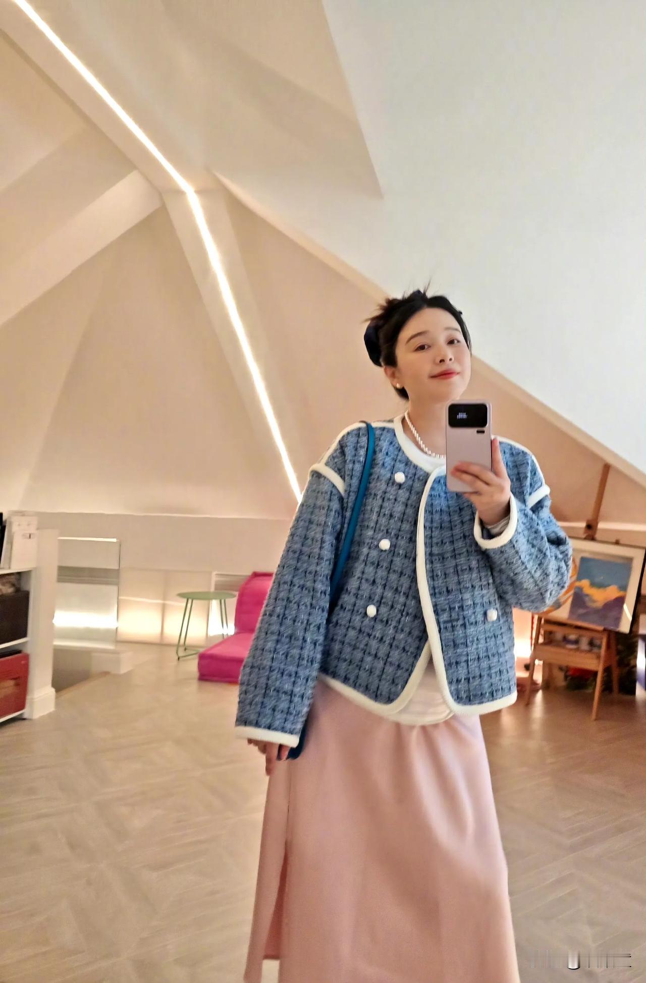 阚清子最后一次晒照是在11月11日，那时候状态非常好，所以网上的传言，大概率是假