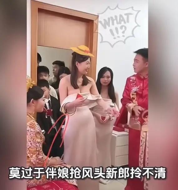 凌晨一点多，我也刷到了成都那场婚礼的短视频，不到30秒，直接把我看窒息了。伴娘硬