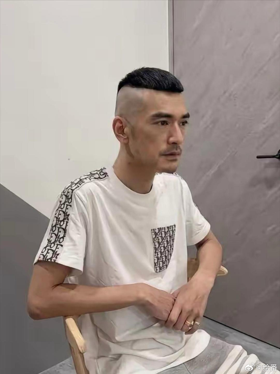 金城武变化太大差点认不出来了，是不是被做局了？