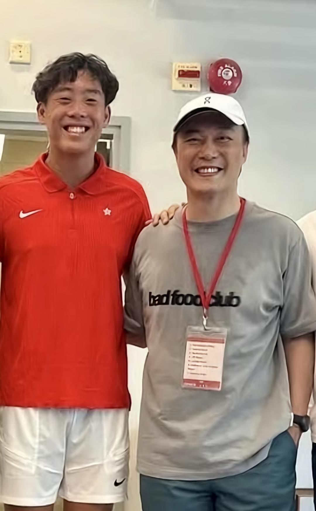 陈奕迅的女儿陈康堤，今年21岁了，和混血男友分手后，又交了新男友，男友是