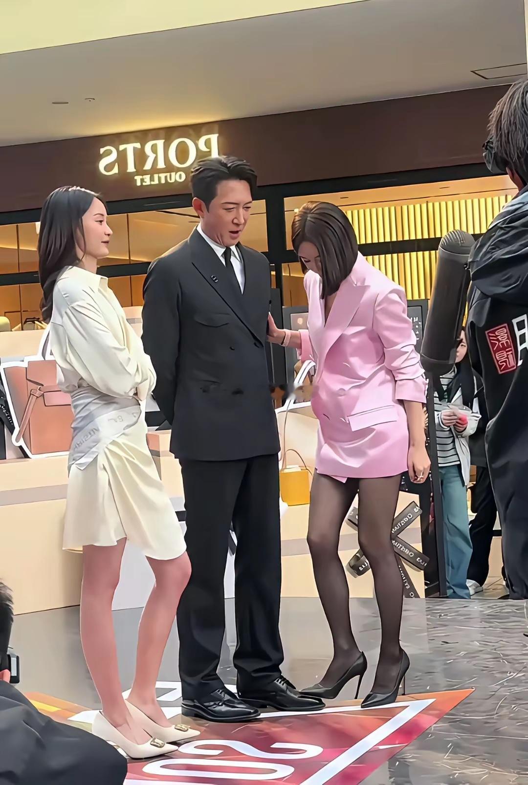 果然还是老男人有魅力，秦岚对47岁的王阳上下其手，喜欢之情溢于言表。常言道：男人