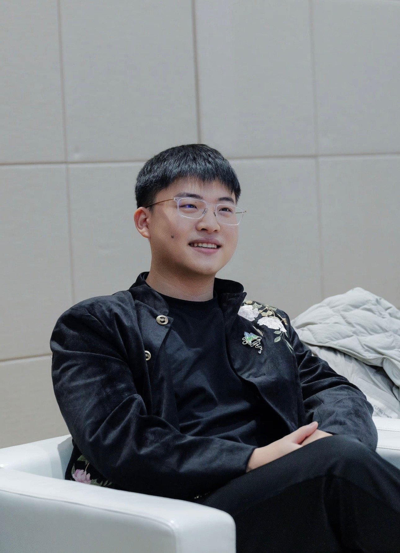 LOL公认不抽烟选手大盘点Faker：多次公开表示我不抽烟，也不喜欢喝酒Uzi：