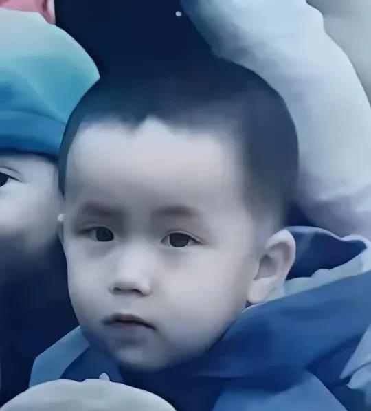 老话说：奔楼大了脑袋聪明，看来这话一点都没错，瞧瞧王楚钦这大奔楼，比其他小