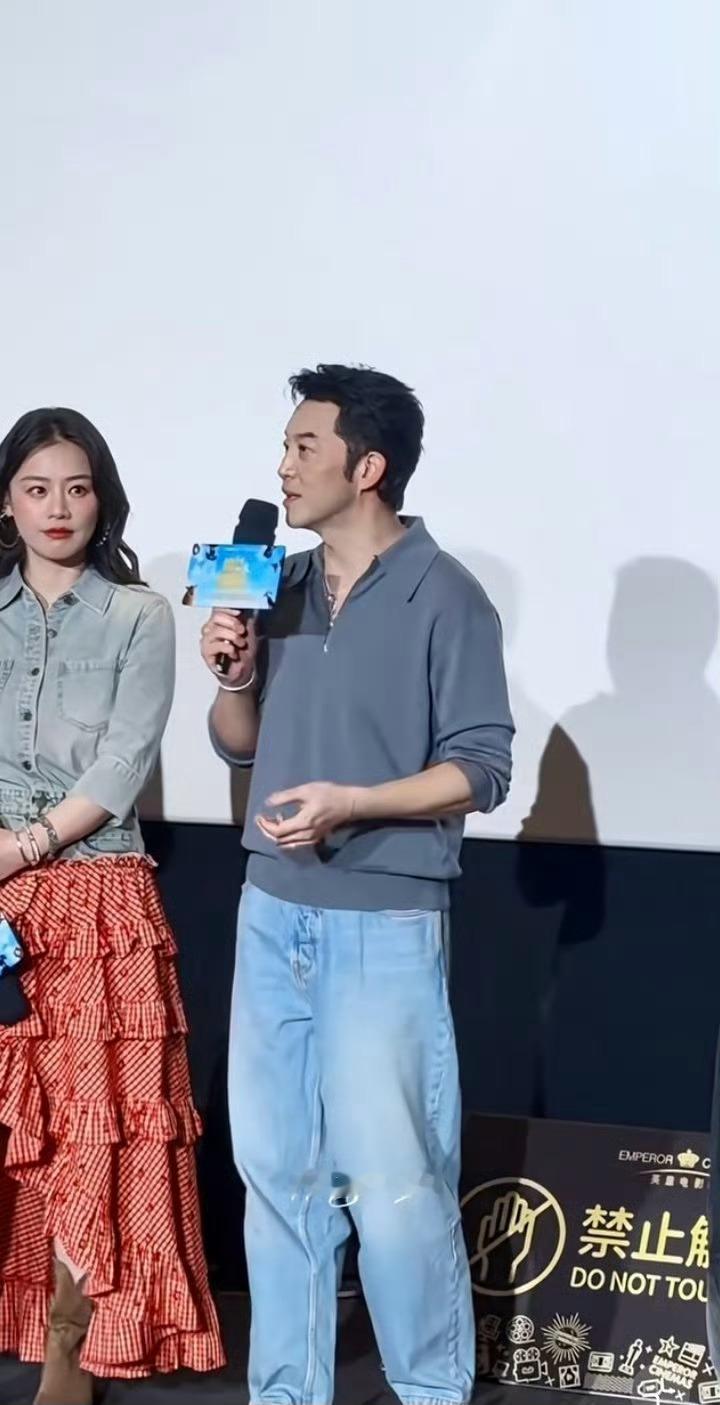 沙溢瘦得都认不出来了娱乐圈有两个很典型，一个是贾玲、一个就是沙溢，其实不管男孩女