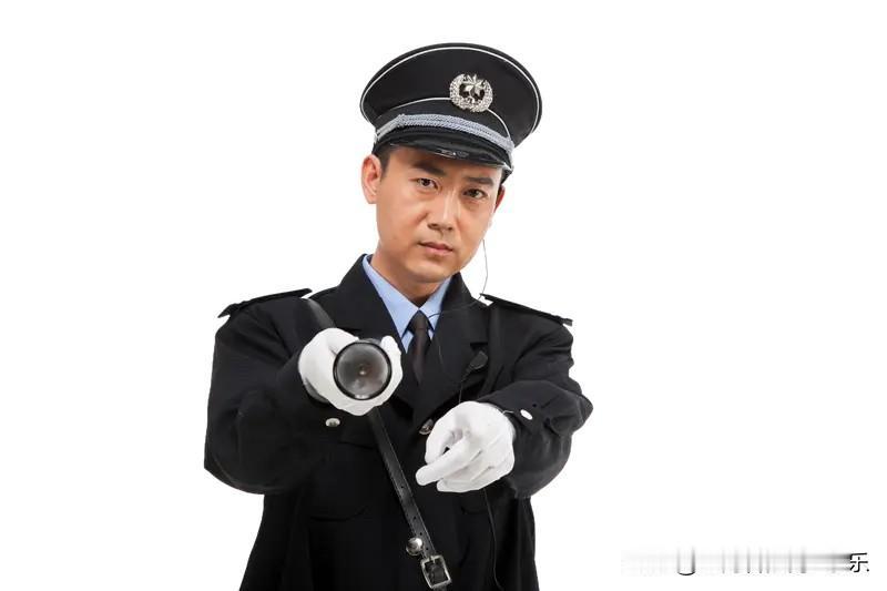 现在社会比以前幸福多了。以前中年人失业了，想要去商场当个保安，都要找人说情托