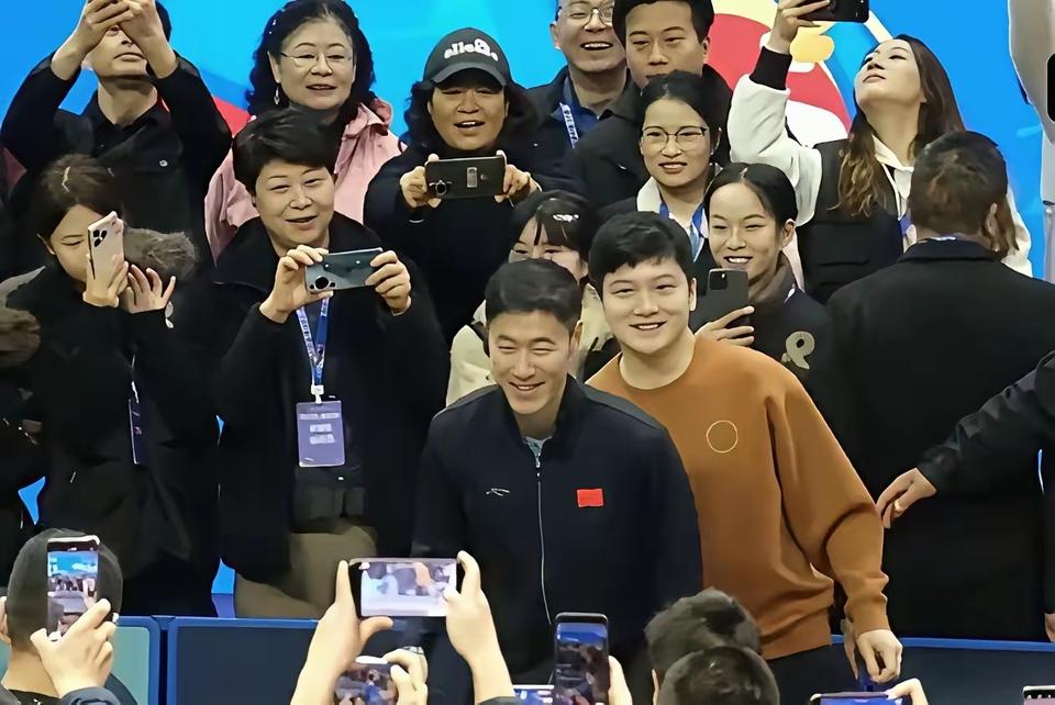 孙颖莎、王楚钦这两位国乒主力接连宣布退赛，一下子在乒乓球圈掀起了不小的波澜！原本