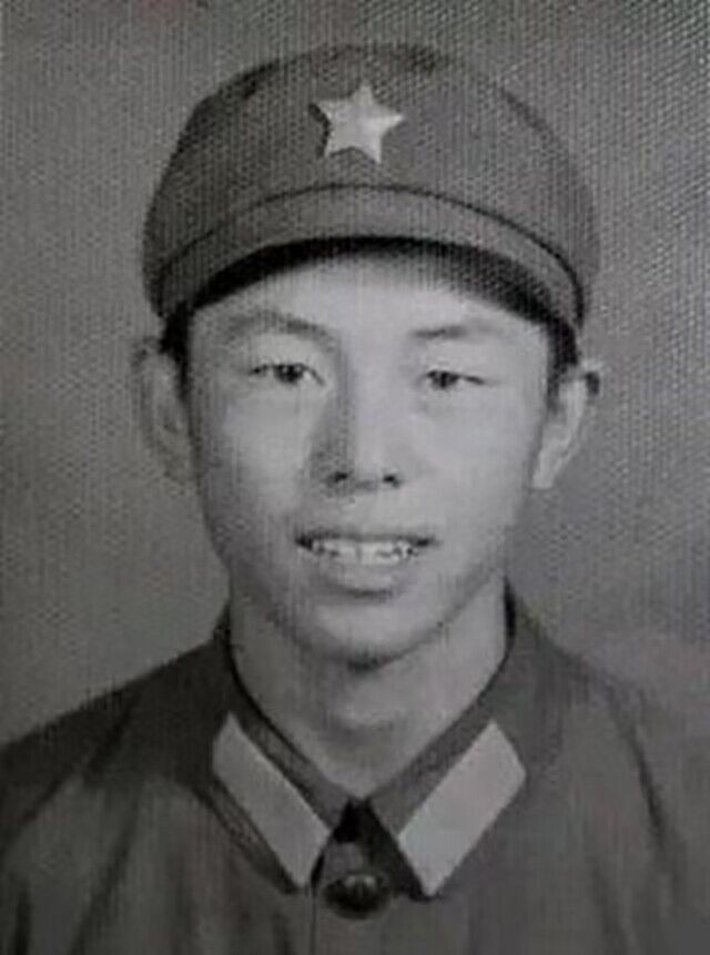 1987年，一个年轻的名字刻在历史中——马占福。在一次激烈的战斗中，他用生命捍卫