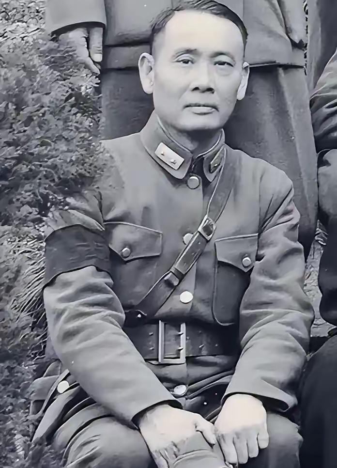 1949年，迪化警察局长刘汉东拿出一份电报，递给马呈祥看，上面写着：我们全家已到