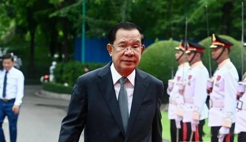 就在刚刚洪森爆料:泰国代总理普坦扬言逮捕洪森与洪玛耐，洪森痛斥：无知野人