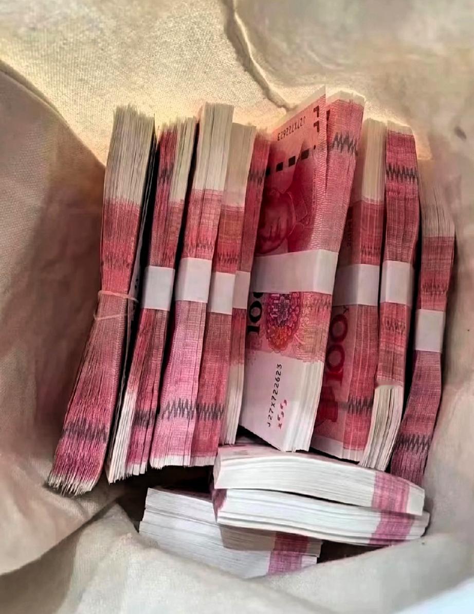 奉劝各位一句，无论你现在何方一定要多努力，挣钱存钱要趁早，越早挣够足够多的钱越