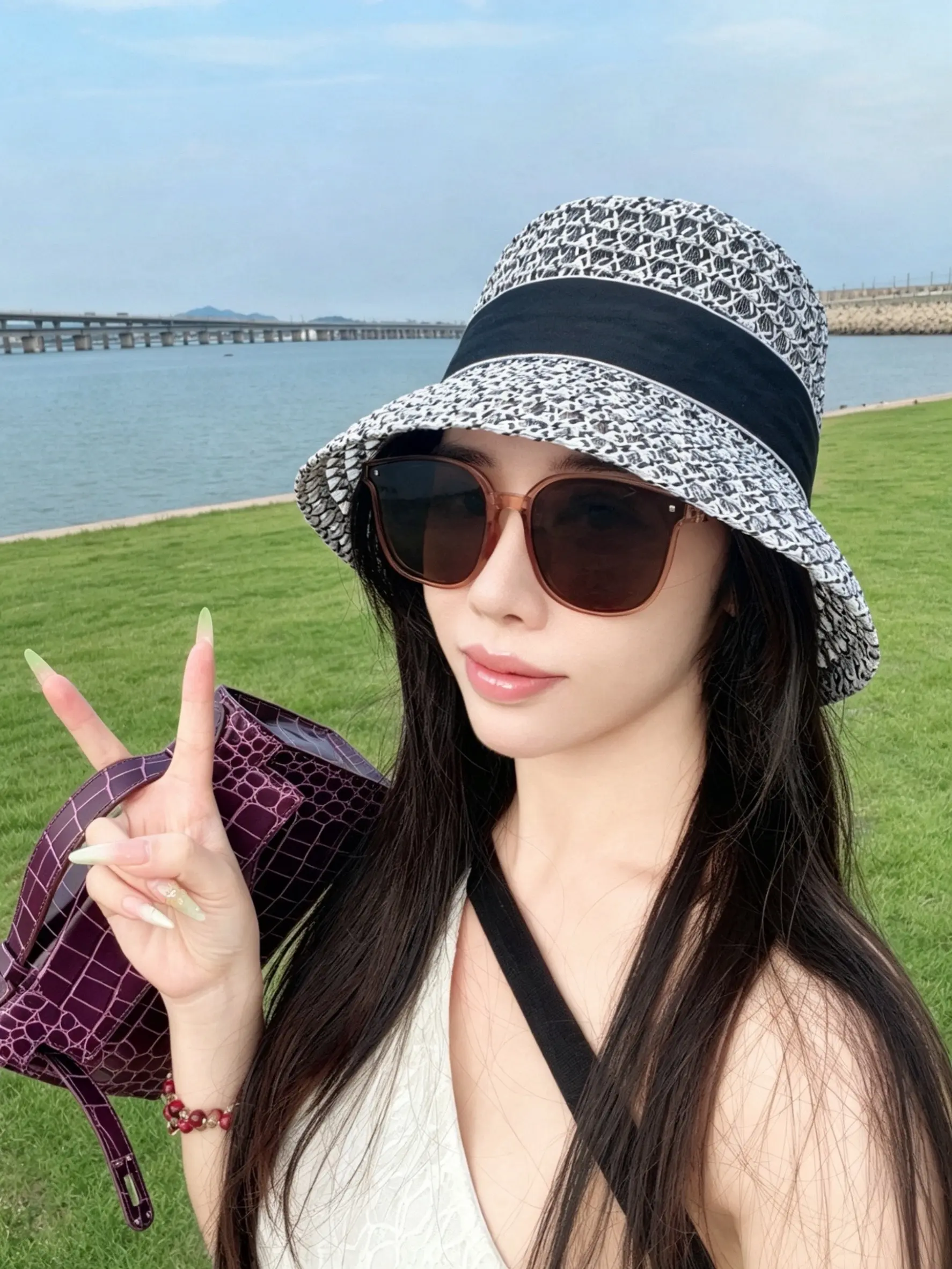 没结婚没小孩一个人在厦门十里长堤喝东西吹风 突然想到……  忘点小蛋糕🍰