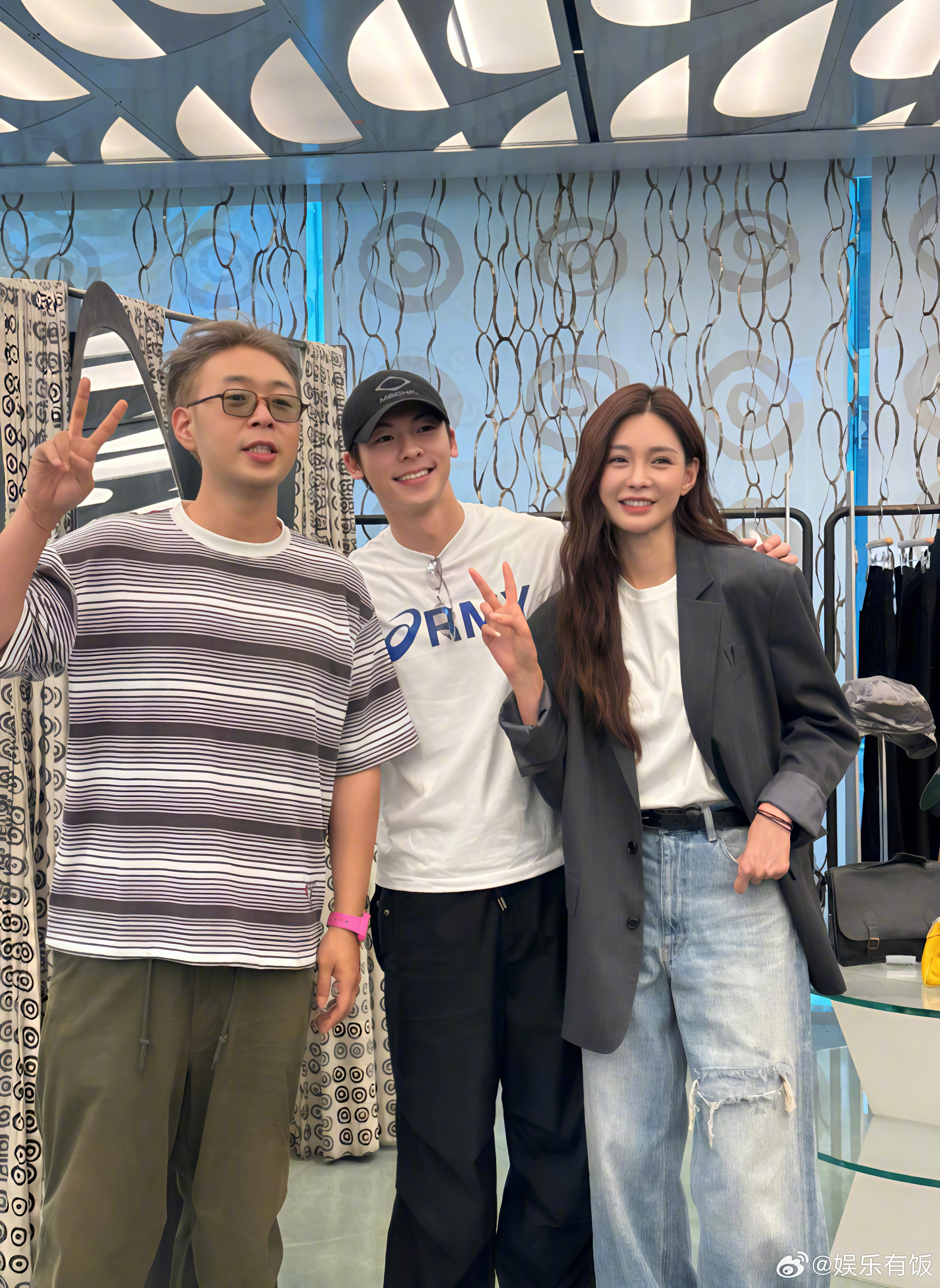 沈梦辰许光汉杜海涛同框合照哇塞，沈梦辰发了和许光汉的合照，好梦幻的同框！养眼[