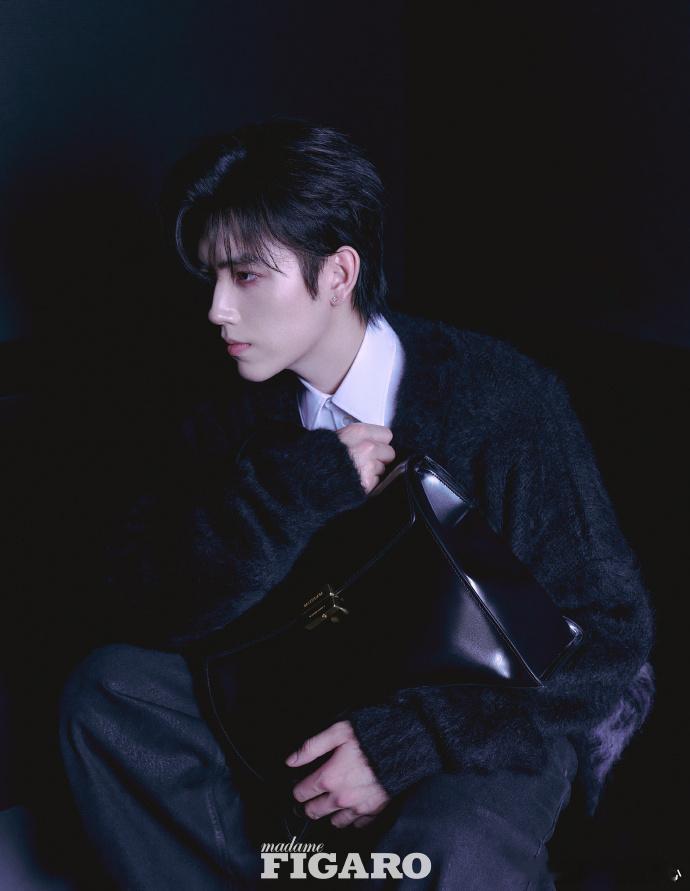 1.陈飞宇前两年觉得自己特别倒霉，每次觉得自己能大爆了、能上桌吃饭了，都会出现各