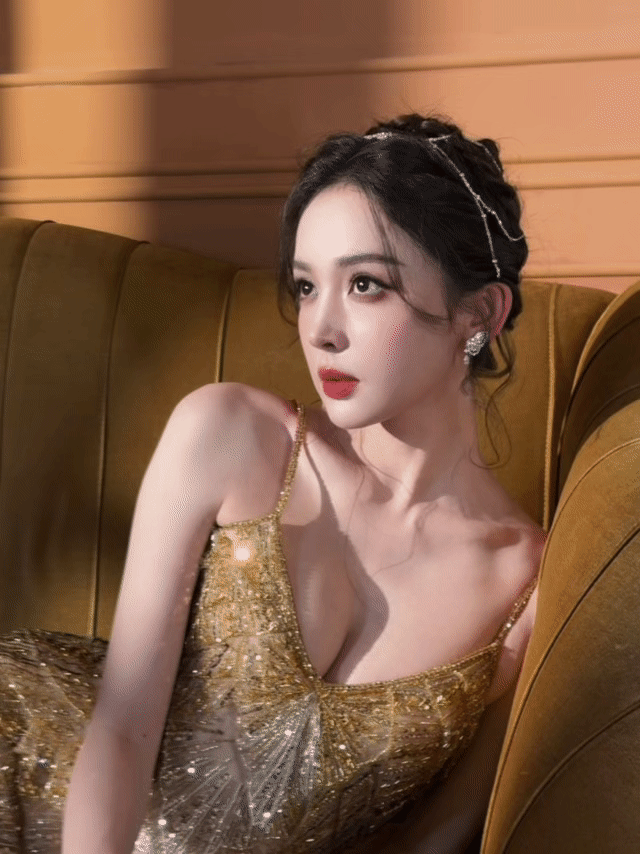 娜扎演绎尊界S800新春灯语谁被娜扎红毯造型惊艳到！一袭礼服尽显贵气，冷白皮衬