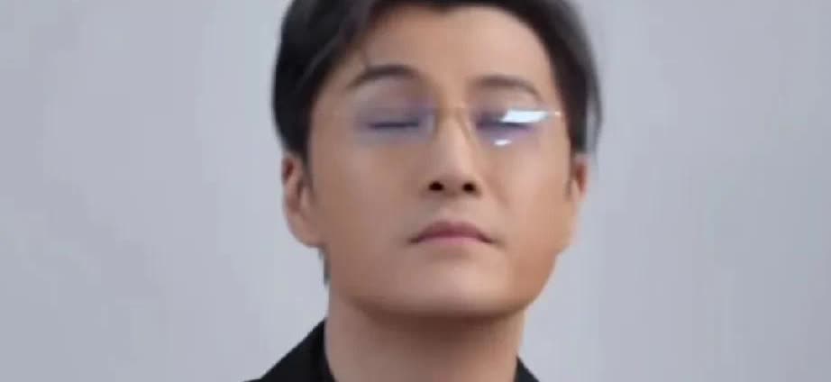 偶像明星许绍洋也真够坦诚的，在节目里被问的好尴尬啊，原来他已经单身3年半了，他一