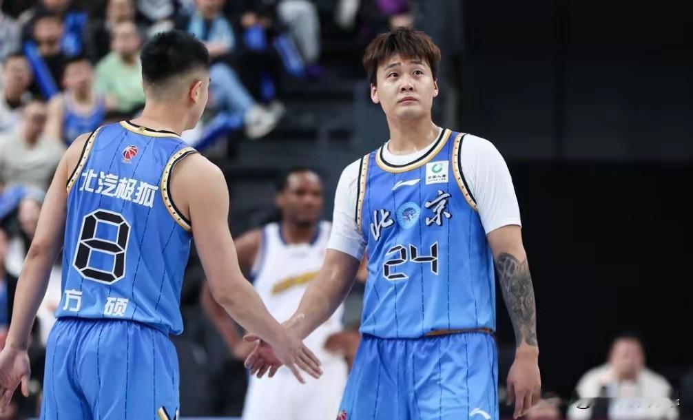 北京客场74:77被广厦双杀，不得不承认4个事实。1.赵睿--缺阵对北京队后