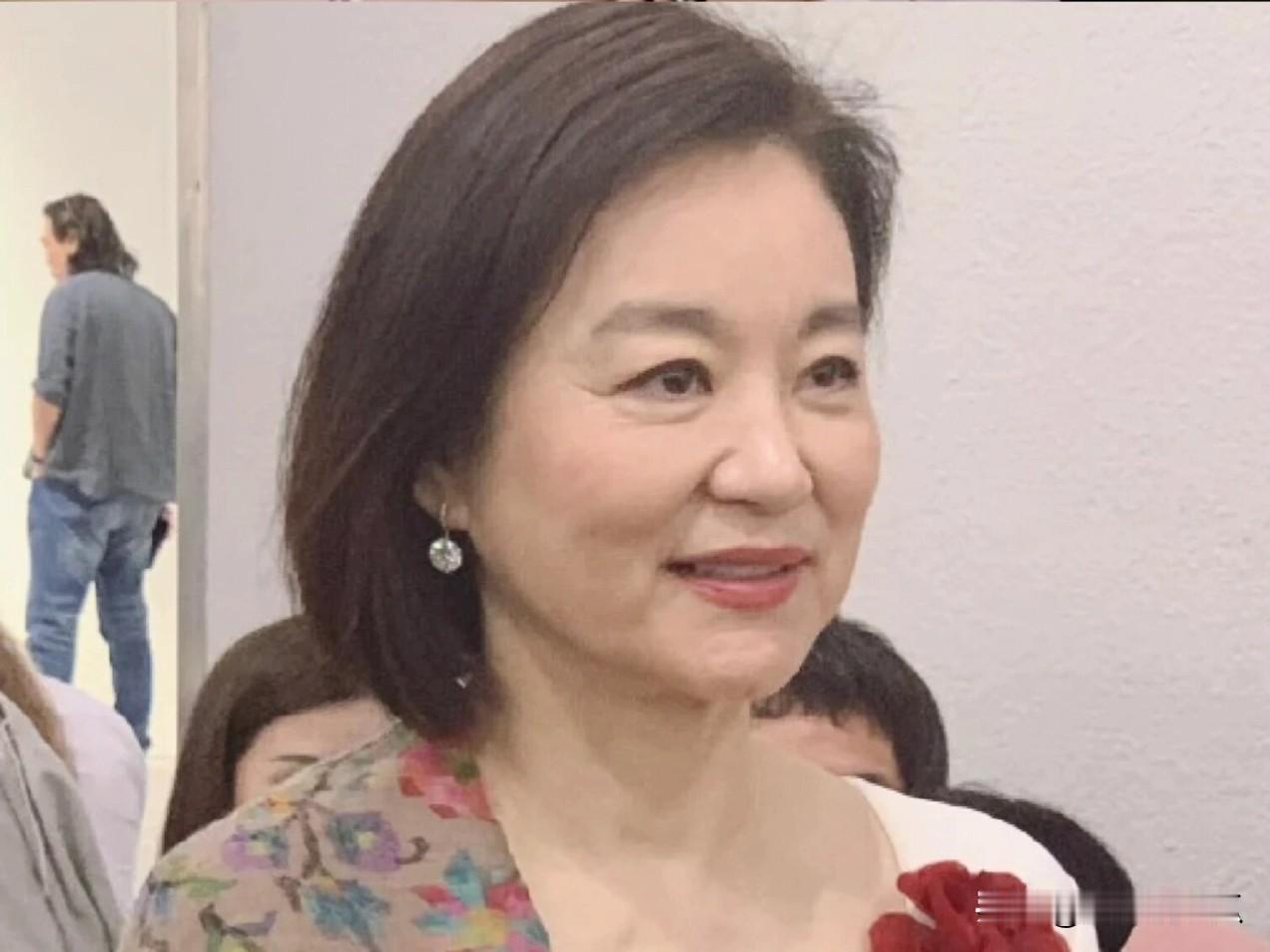 没有相信谢霆锋也没有选择张柏芝保管更没有交给奶奶谢贤给两个孙子的部分财产，