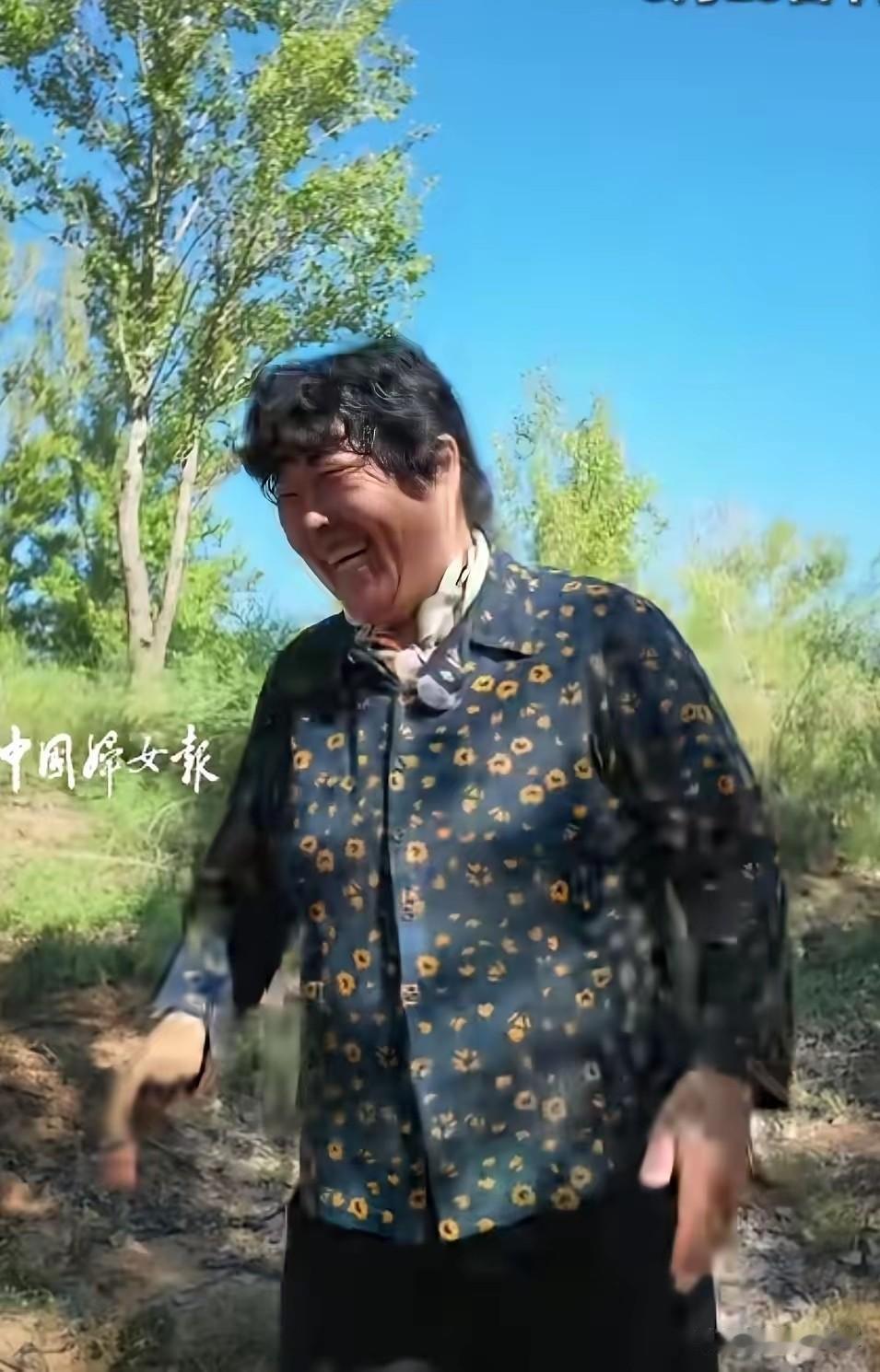 殷玉珍说沙漠里种树，不能种稠了。在接受中国妇女报采访时，她讲起自己几十年的治沙