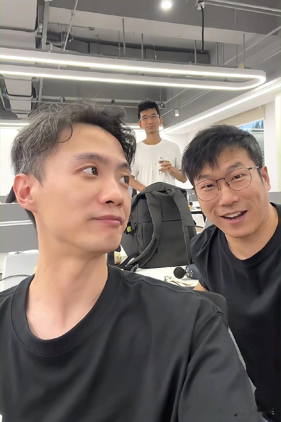 之前有人预测，他们能超过董宇辉。我看现在可玄乎，只有首播超越了一天，现在的美丽