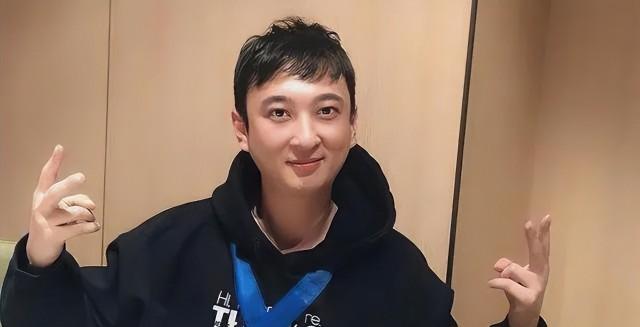 新中国十大顶级富二代，王思聪只能垫底第十名：王思聪。思聪想必大家都很熟悉了，从