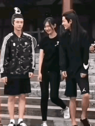 刷到王一博和肖战早年同框的片段，突然get到这种相处模式的妙处——一个笑到弯腰，