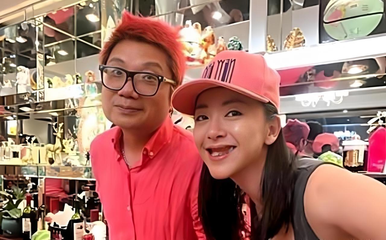 娱乐圈不缺著名的大导演，为何他的人缘如此广泛，而且还如此的好，几乎他身边很多人与