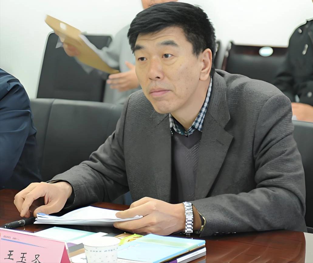 在李丁夫被查3天后，又一位曾在沁源县主政过的官员被查，他就是曾在沁源担任过10年