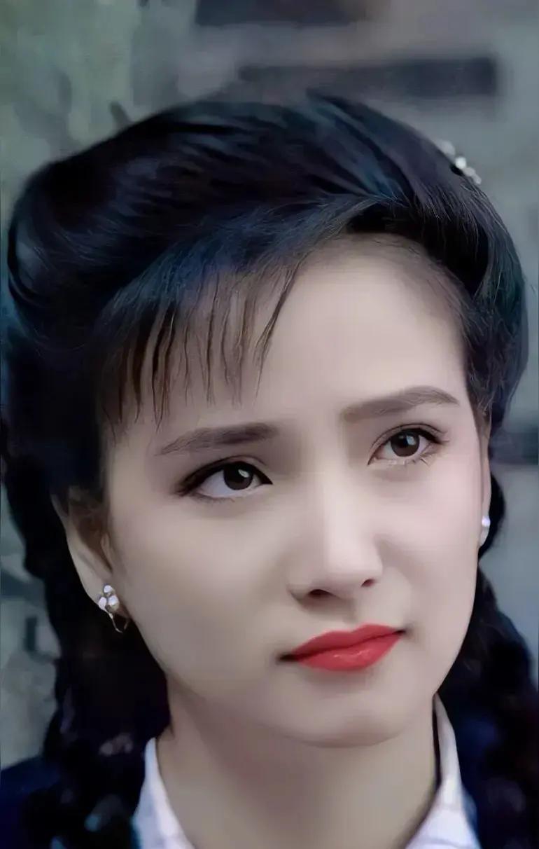 说出来你可能不信，演艺圈美女如云，但能把“四大名著”通通演一遍的，至今只有何晴一