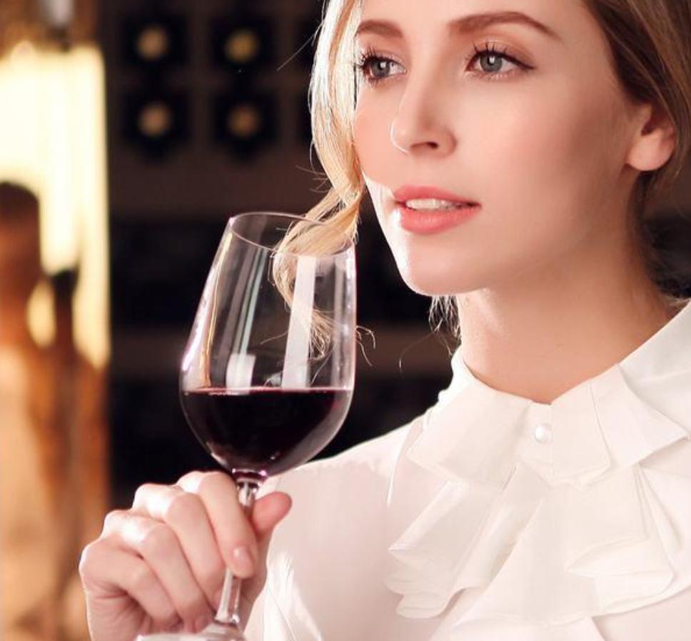 葡萄酒为啥在中国火不起来，上不了春节餐桌？ 有人说中国人不懂“高级”，有人说