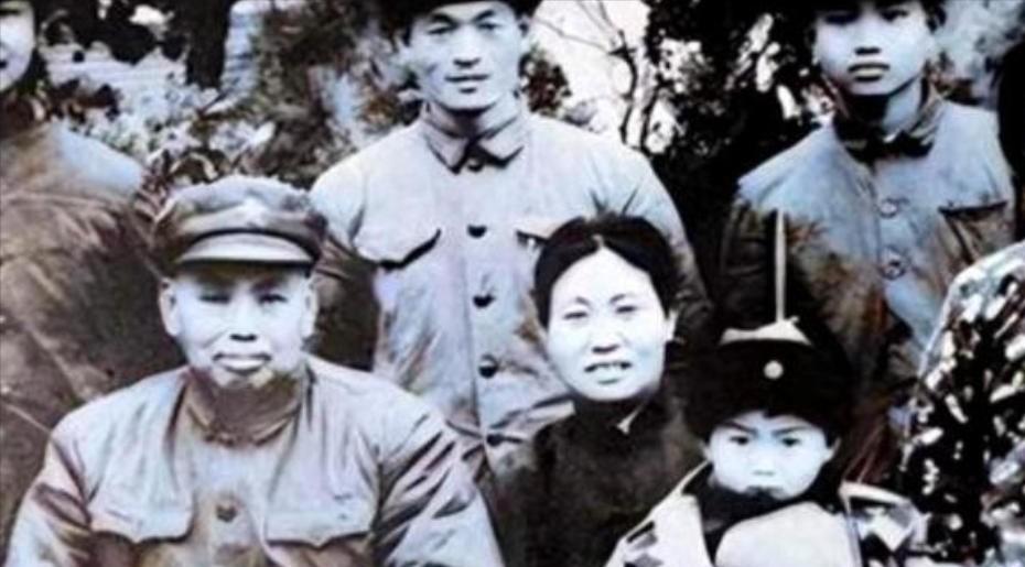 1979年，中央下令拘捕许世友将军的儿子，许世友闻讯拍案怒吼：“毙了！现在就毙！