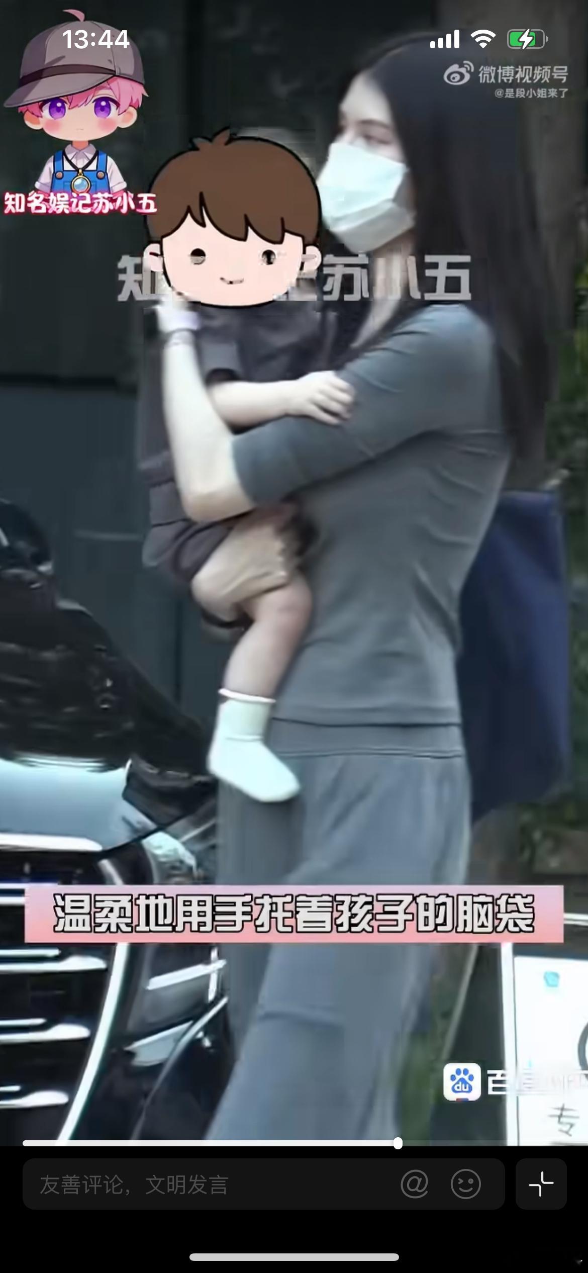 陈伟霆何穗一家三口同框，媒体拍到陈伟霆，何穗带着儿子小Win一同外出，完整的一家