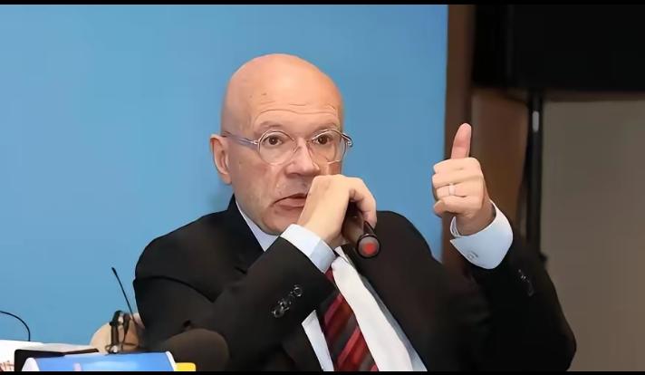 必须顶他！马丁.雅克一番话，直接把美国怼的哑口无言，他说:一个靠战争发家、才风光