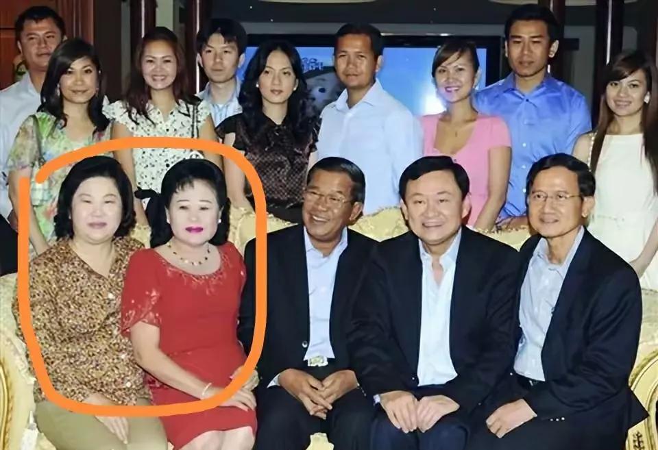 看看他信跟洪森全家的合照。注意洪森太太右边这个女人，她到底是谁？应该是洪森的妹妹