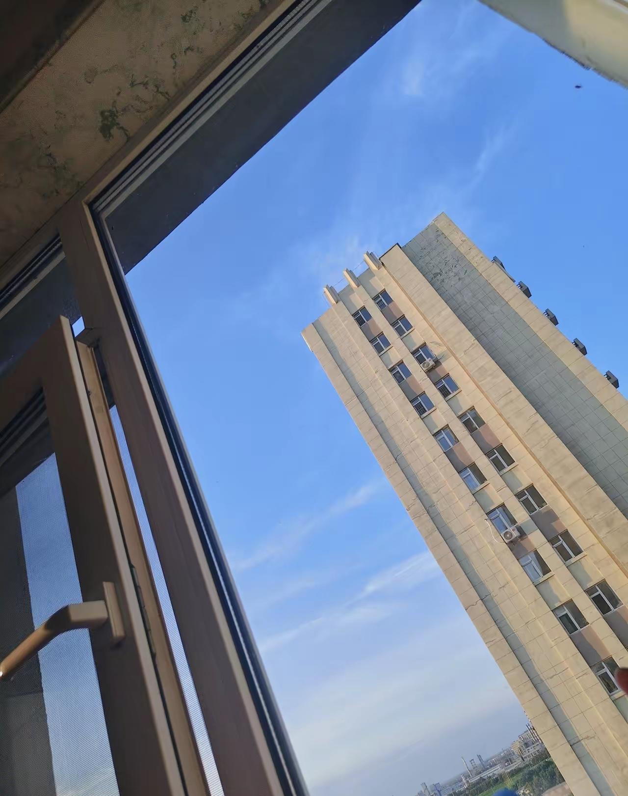 侄女和他老公坦白欠了网贷30万，她老公想都没想就要离婚，侄女一个人养家，他老公身